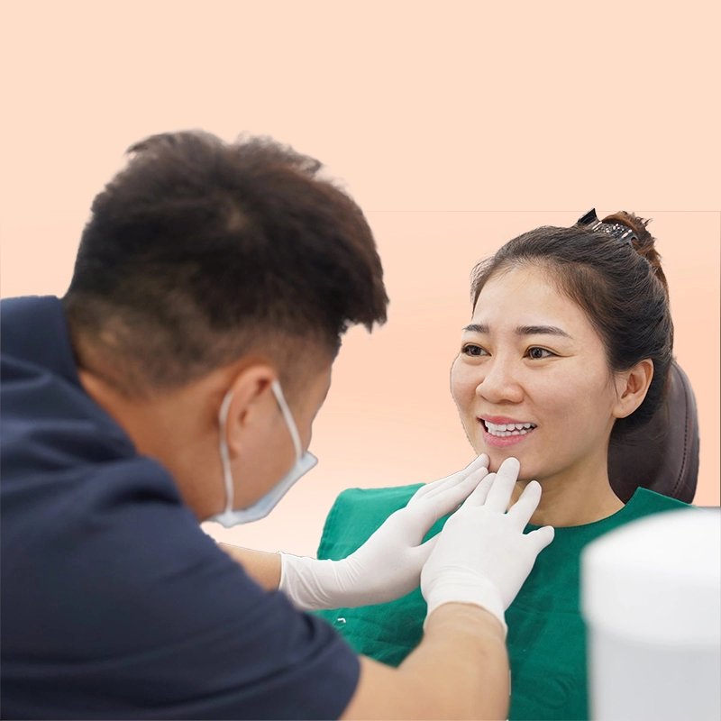 Dán Veneer tại Dentos được thực hiện bởi đội ngũ Bác sĩ Chuyên Khoa II